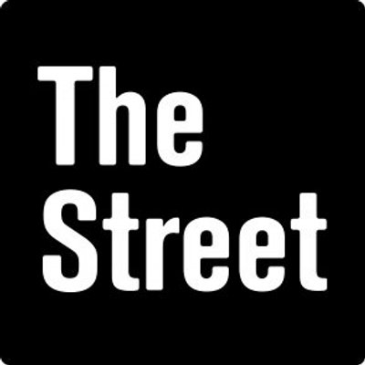 TheStreet: Live Video Becomes the New Selfie and More Social Predictions for 2015